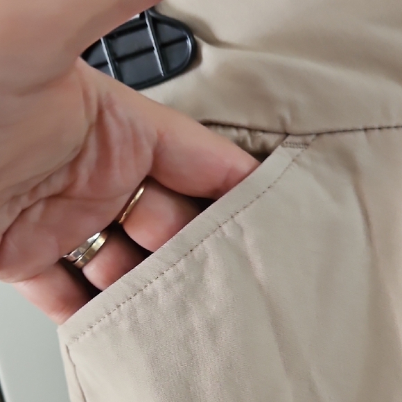 #136 Northern Reflections Tan Casual Super Stretch Shorts Sz Medium - Picture 4 of 6